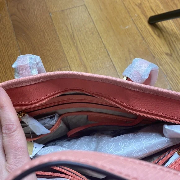 💕 Michael kors NWT jet set leather medium peach tote gorgeous 💕 - Picture 8 of 15